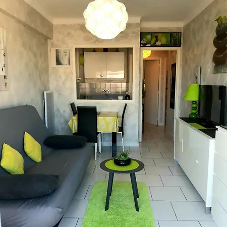 Apartment Studio In The Heart Of Les Pins With Magnificent Sea View Terrace Juan-les-Pins