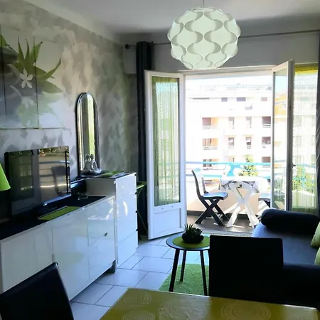 Apartment Studio In The Heart Of Les Pins With Magnificent Sea View Terrace